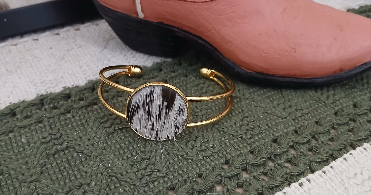 Classic Cowhide Cuff Bracelet - Everyday Elegance