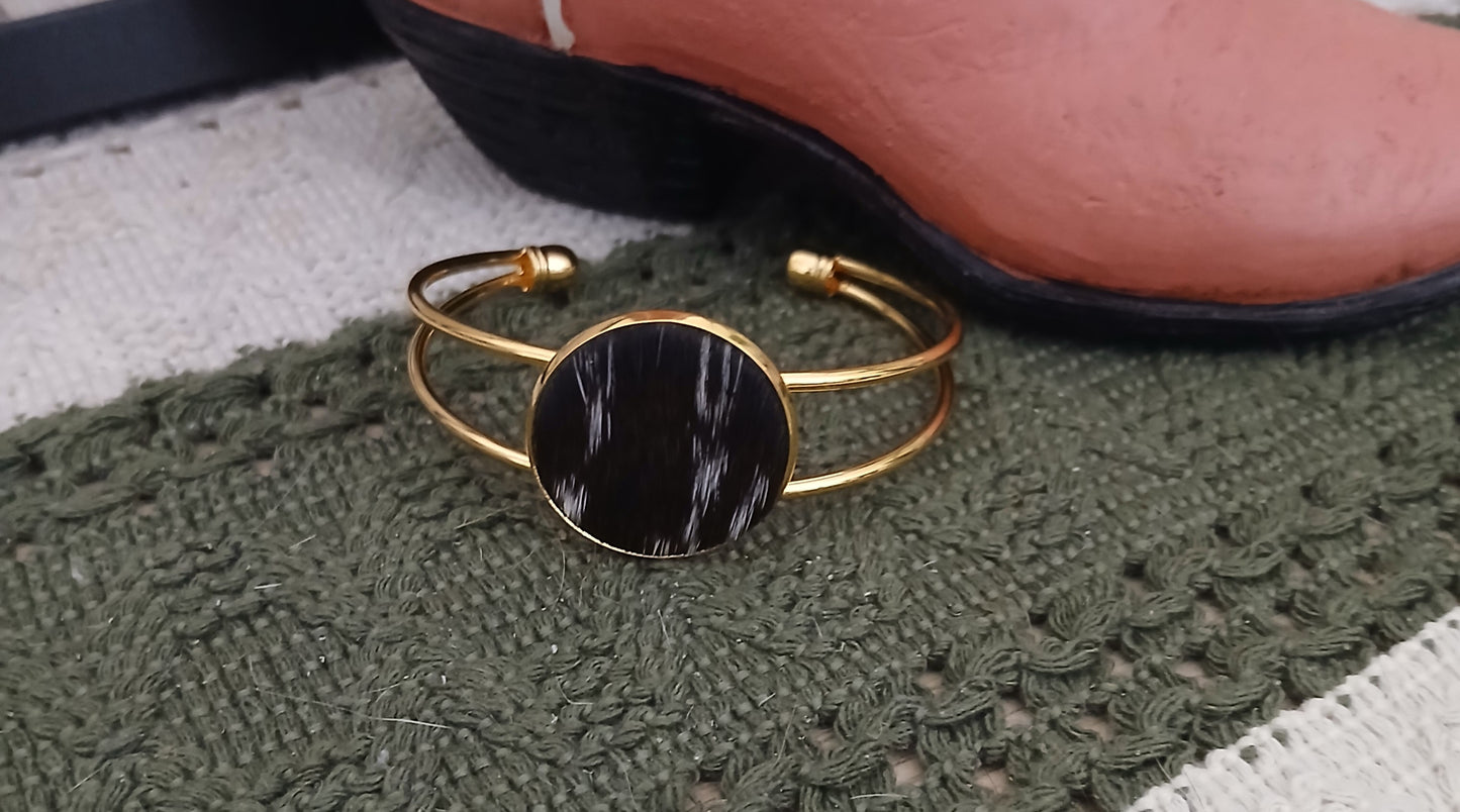 Classic Cowhide Cuff Bracelet - Everyday Elegance