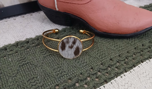 Classic Cowhide Cuff Bracelet - Everyday Elegance