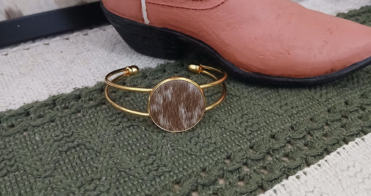 Classic Cowhide Cuff Bracelet - Everyday Elegance