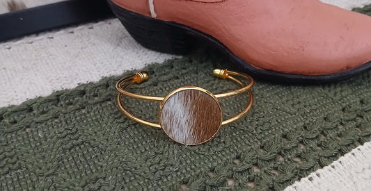 Classic Cowhide Cuff Bracelet - Everyday Elegance