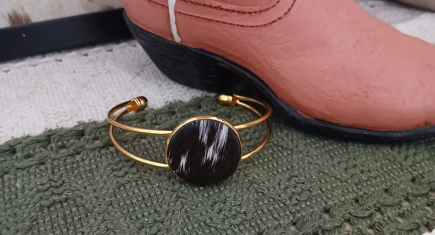 Classic Cowhide Cuff Bracelet - Everyday Elegance