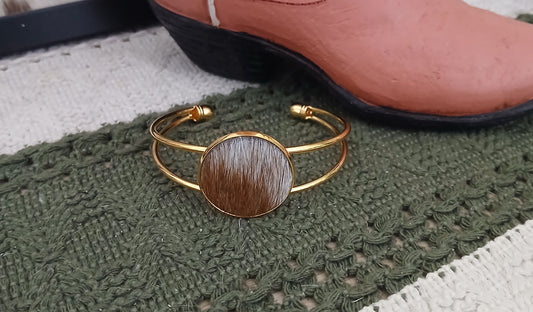 Classic Cowhide Cuff Bracelet - Everyday Elegance
