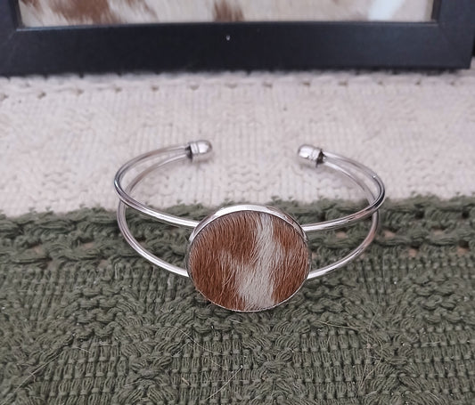 Classic Cowhide Cuff Bracelet - Everyday Elegance
