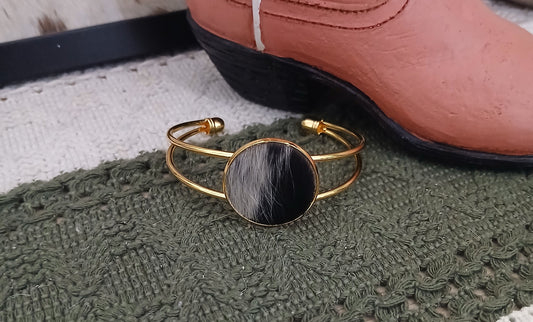 Classic Cowhide Cuff Bracelet - Everyday Elegance