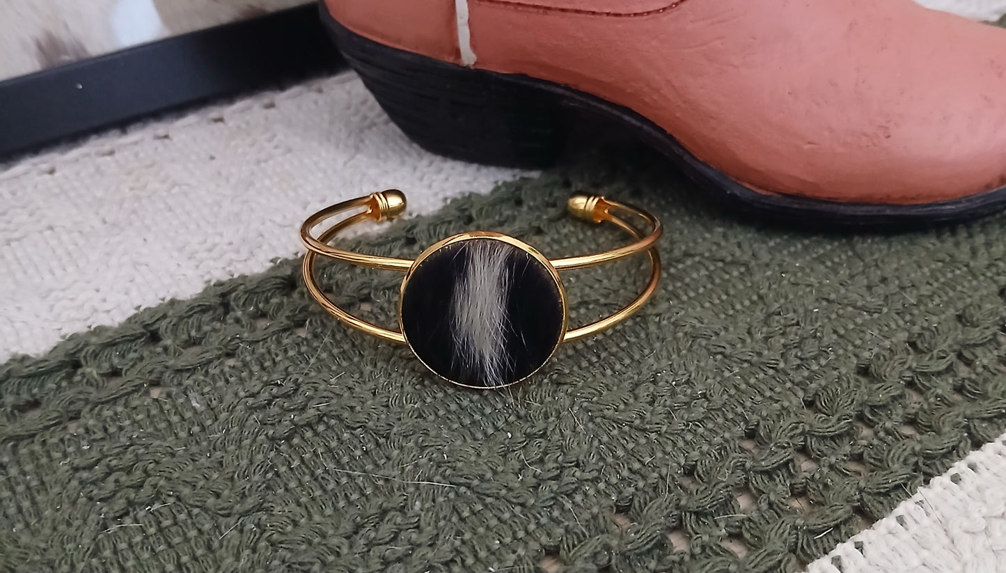 Classic Cowhide Cuff Bracelet - Everyday Elegance