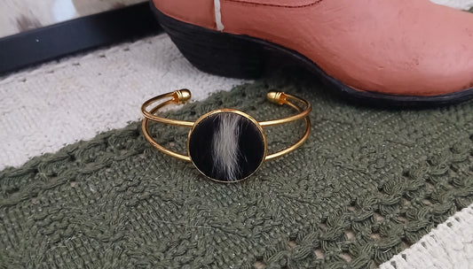 Classic Cowhide Cuff Bracelet - Everyday Elegance